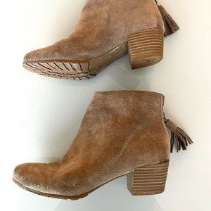 Kenneth Cole Beige Suede Tassel Booties Size 7.5